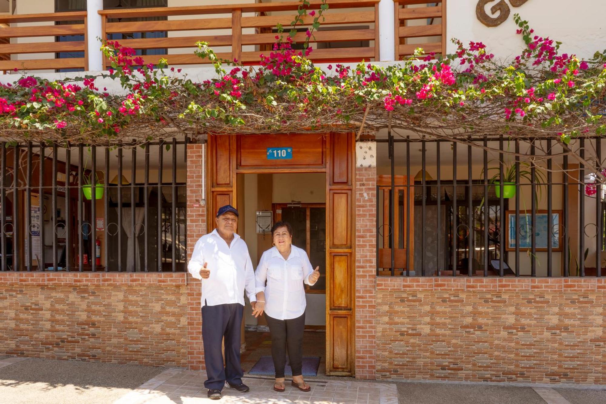 Hospedaje Germania Puerto Ayora  Exterior foto