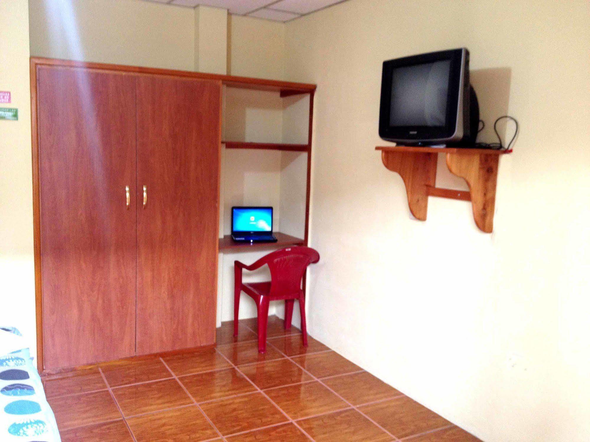Hospedaje Germania Puerto Ayora  Exterior foto