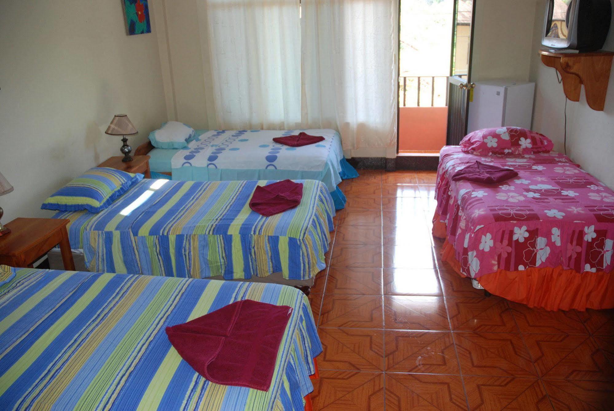 Hospedaje Germania Puerto Ayora  Exterior foto