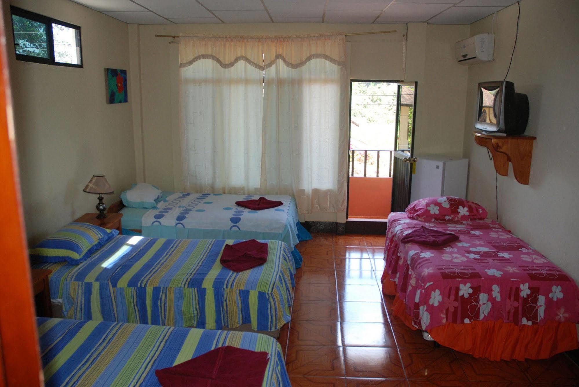 Hospedaje Germania Puerto Ayora  Exterior foto